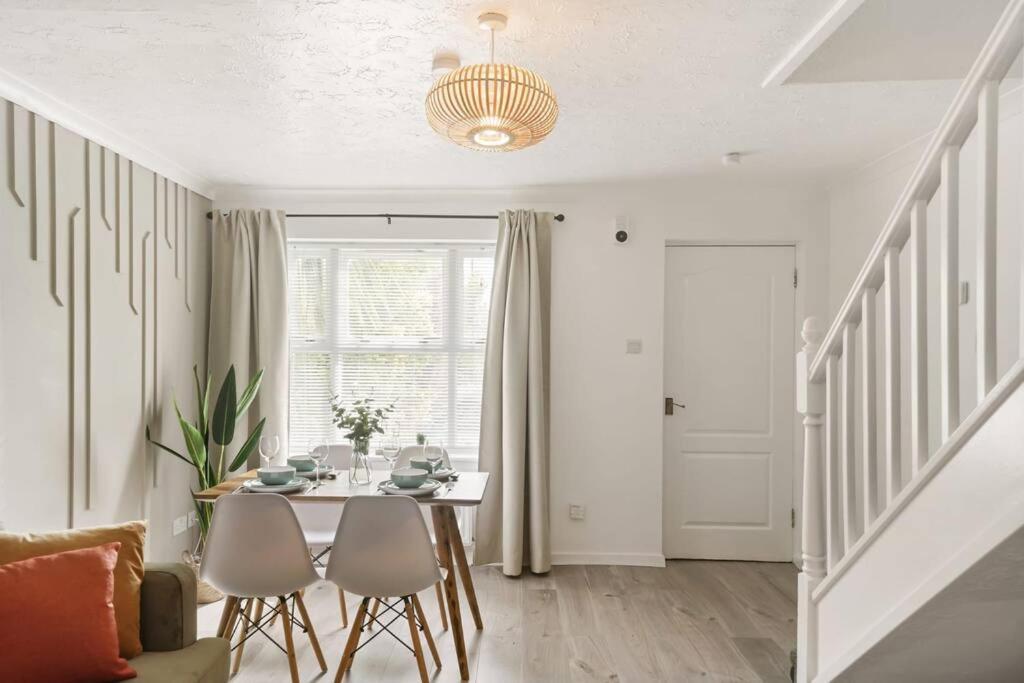 Appartement Cosy & Modern Property In - Sleeps Up To 5 *